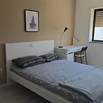 Familiar Com Cama De Casal Apenas Casais E Raparigas Nao Ha Homens Solteiro Family With Double Bed For Couples And Girls Only No Individual Men Allows With Private Washroom But In Hall Way * براغا