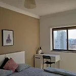 Familiar Com Cama De Casal Apenas Casais E Raparigas Nao Ha Homens Solteiro Family With Double Bed For Couples And Girls Only No Individual Men Allows With Private Washroom But In Hall Way براغا