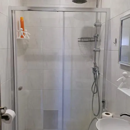 Familiar Com Cama De Casal Apenas Casais E Raparigas Nenhum Homem Individual