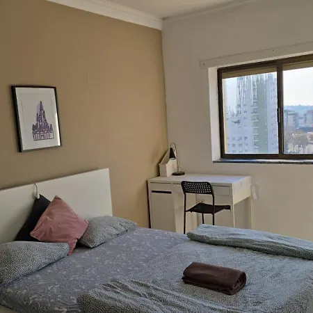 Familiar Com Cama De Casal Apenas Casais E Raparigas Nao Ha Homens Solteiro Family With Double Bed For Couples And Girls Only No Individual Men Allows With Private Washroom But In Hall Way منزل للإقامة *