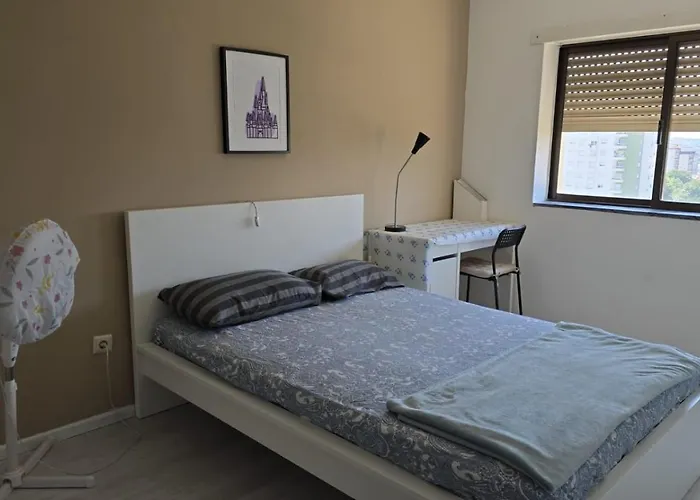 Familiar Com Cama De Casal Apenas Casais E Raparigas Nao Ha Homens Solteiro Family With Double Bed For Couples And Girls Only No Individual Men Allows With Private Washroom But In Hall Way * 布拉加