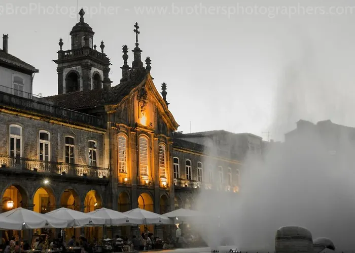 Rum i privatbostad Familiar Com Cama De Casal Apenas Casais E Raparigas Nao Ha Homens Solteiro Family With Double Bed For Couples And Girls Only No Individual Men Allows With Private Washroom But In Hall Way