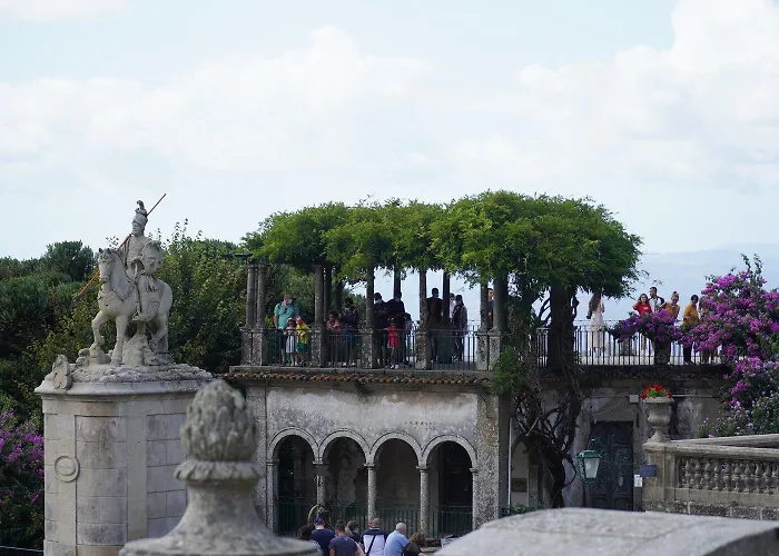 Rum i privatbostad Familiar Com Cama De Casal Apenas Casais E Raparigas Nao Ha Homens Solteiro Family With Double Bed For Couples And Girls Only No Individual Men Allows With Private Washroom But In Hall Way